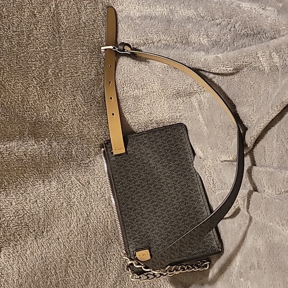 Michael Kors MK Logo Fanny Pack Waist Belt Bag Size Small - Picture 2 of 9